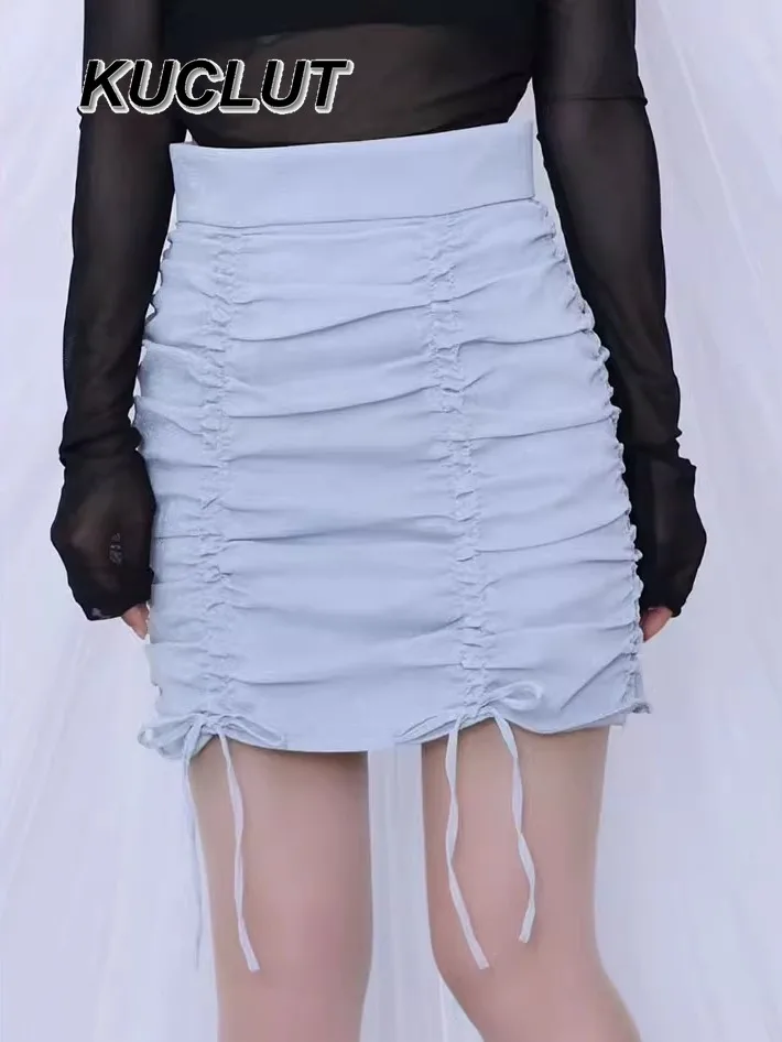 Słodka dziewczyna 2025 nowa plisowana na co dzień mała talia delikatna plisowana spódnica biodrowa jednokolorowa moda damska krótkie spódniczki lato