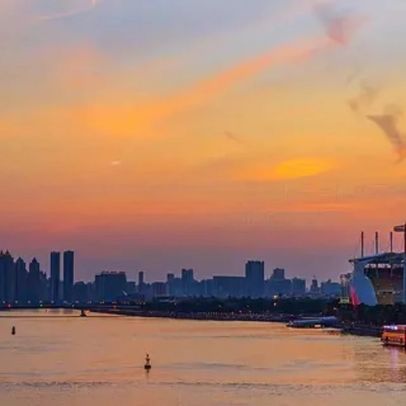 

ToolkitRC Q6AC Charger AC 400W/DC 1000W 4CH output Built-in 65W USB A/TYPEC Output LiPo 1-6SNiMH 1-16S PB 1-10S Charger