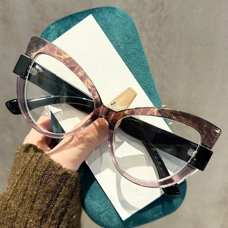 OKH Retro Cat Eye Presbyopia Glasses New Fashion Color Blocked Frame Women's Anti-blue Light High Definition Reading Glasses To