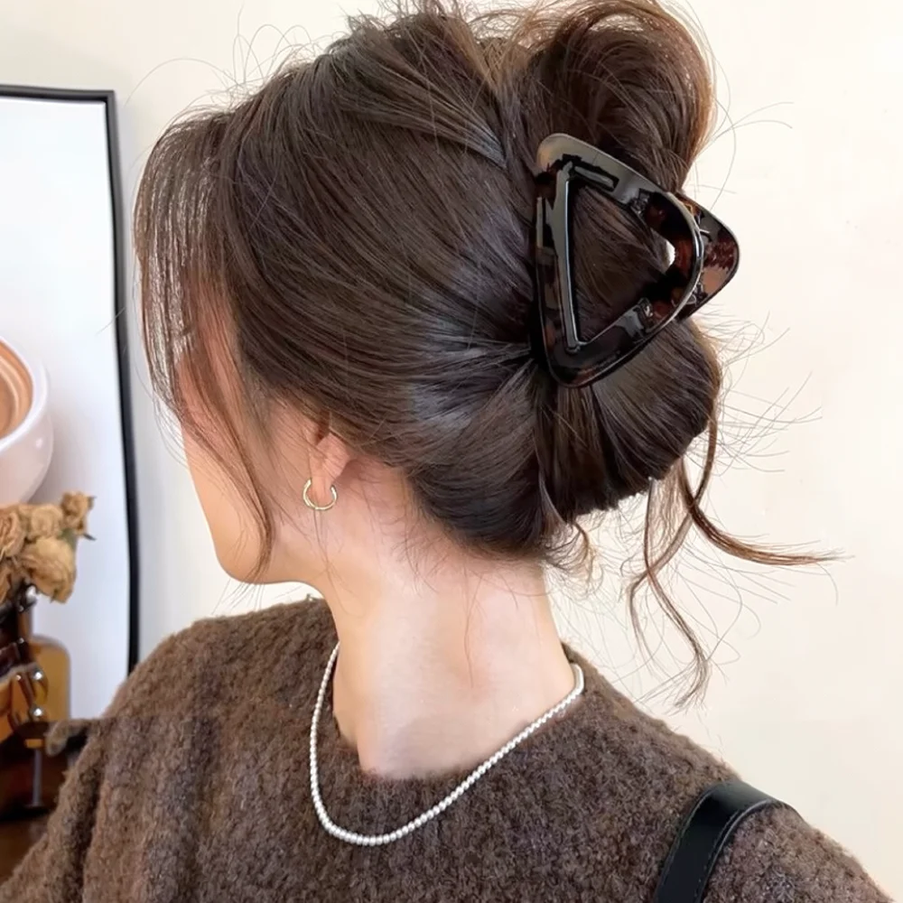 Simple Geometric Triangle Claw Clip Acrylic Shark Clip Stylish Hair Accessories Stable Ponytail Holder For Daily Hairstyles
