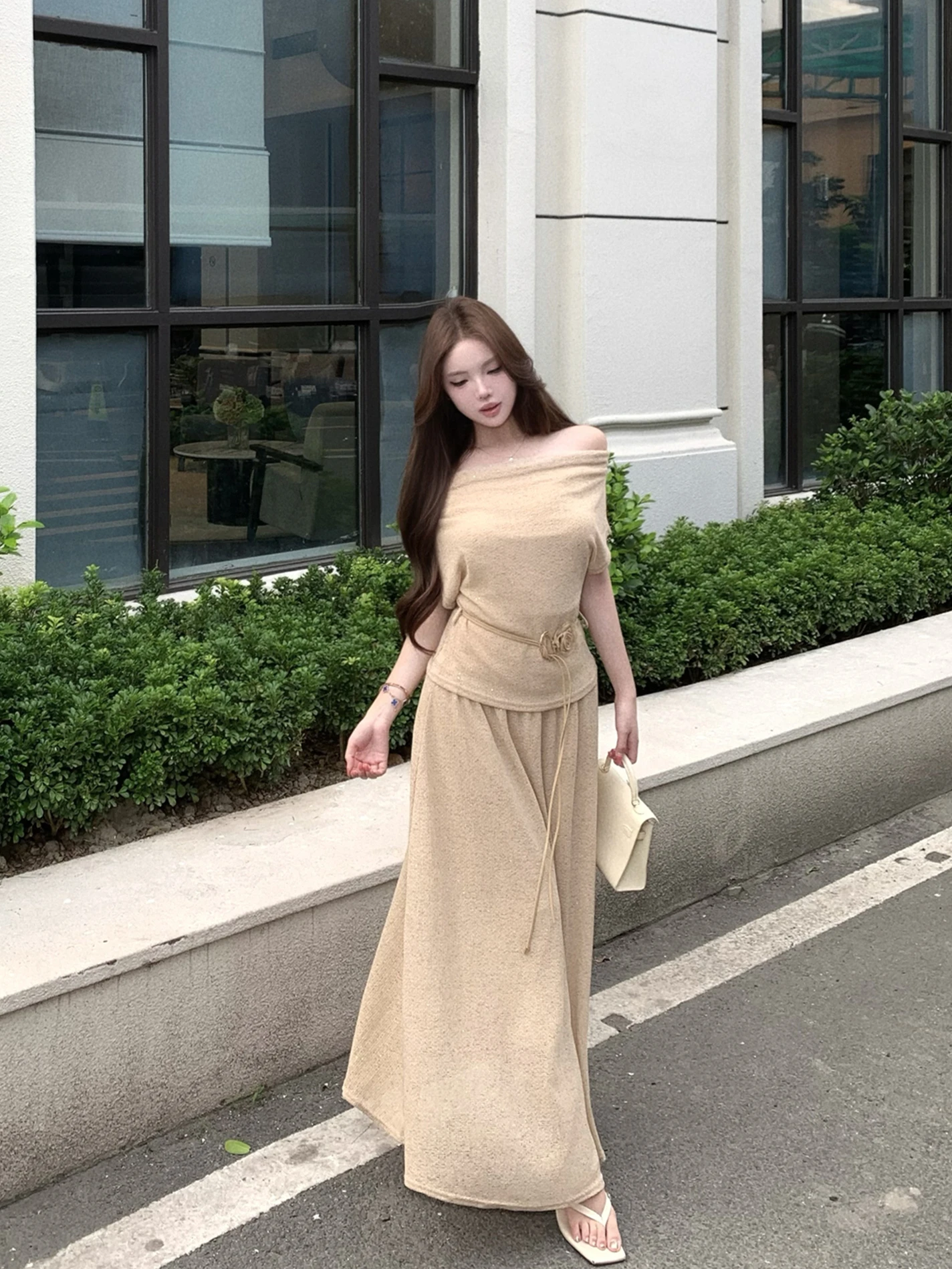 

Laid-back Style Shoulder-baring Short Sleeve T-shirt And High Waist Skirt Two-piece Set for Women Summer Casual Wear