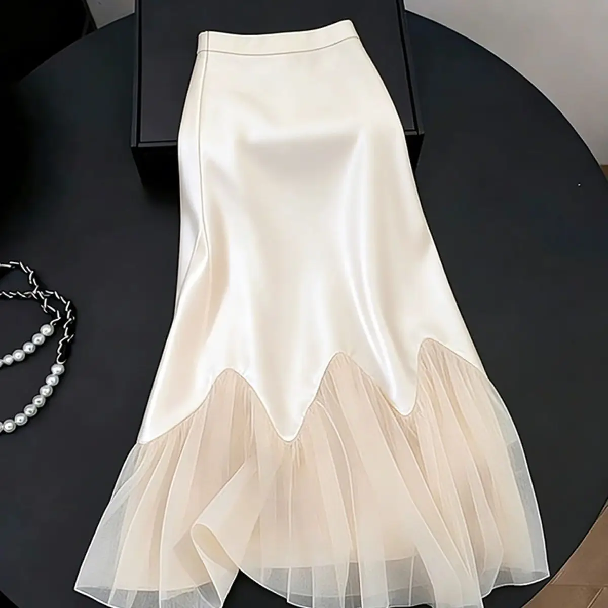 2026 Spring New Temperament Thin Niche Light Luxury Unique Design Sense Beautiful Mesh Stitching Satin Skirt