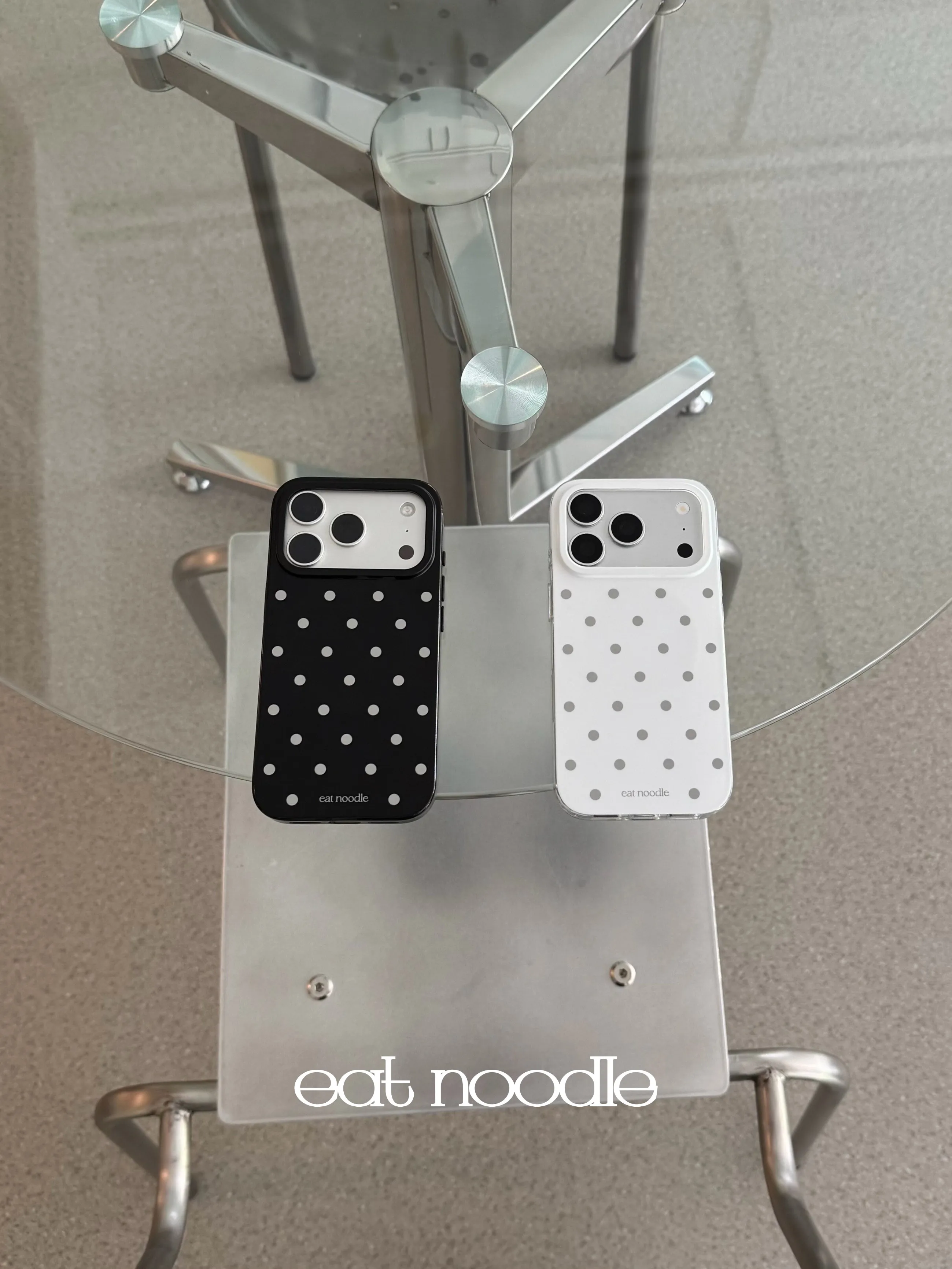 Coque de téléphone Y2K coréenne à pois noirs et blancs pour iPhone 17 Air 16 E 15 14 13 12 11 Pro X Max 7 8 Plus – Housse de dessin animé Y2K