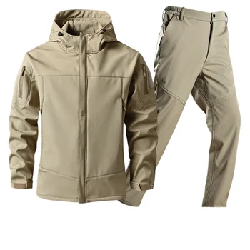 เสื้อแจ็คเก็ตและกางเกงคาร์โก้ผ...