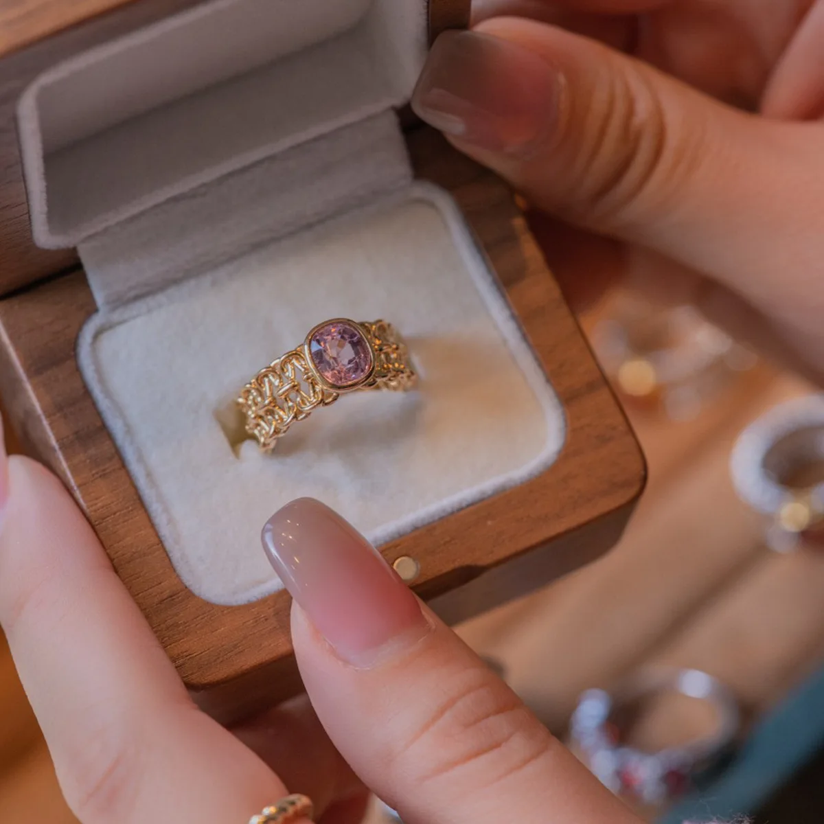 

Chic 925 Silver Pink Sapphire Cuban Chain Wide Open Finger Band Knitted Hollow Lace Rings For Women Romantic Pink Chunky Jewelry