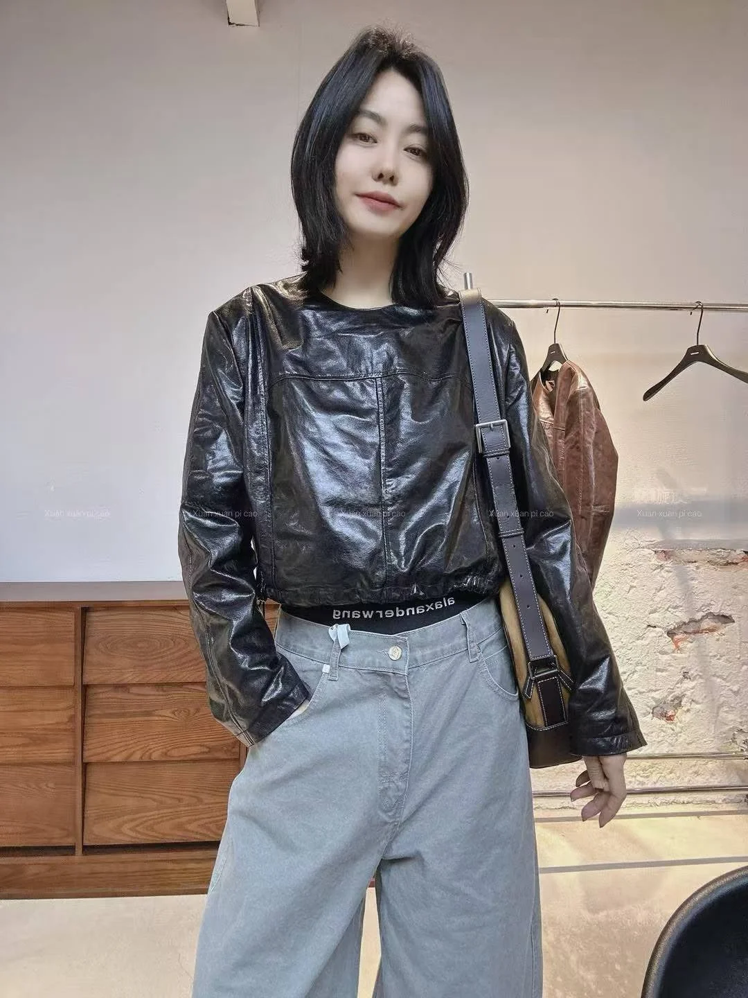 

Ning 2025 New Sle Women's Leather Jaet eepskin Genuine Leather Long Sve Zipper Closure Luxury Feel Coat