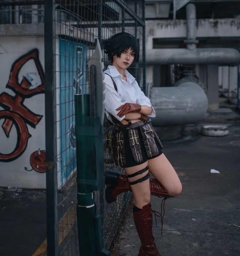 

Lady Mary Movie DMC Cosplay Costume Shirt plaid skirt gloves props Halloween carnival daily JK Devil Hunter uniform new woman