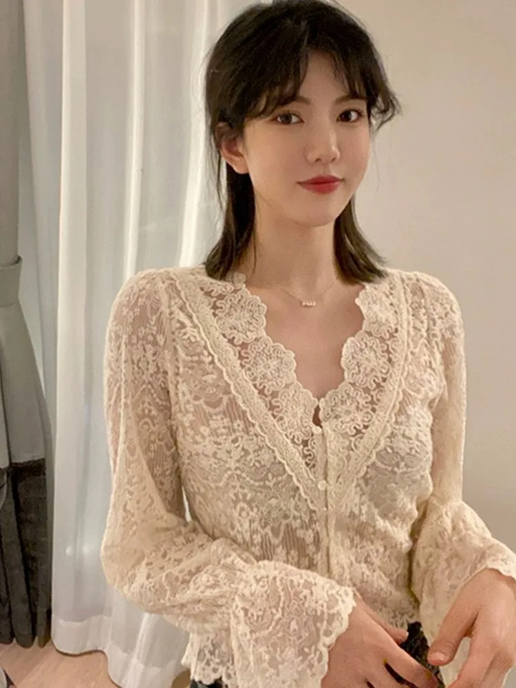Heavy Embroidery Lace Base irt Women's Fall 2024 New Design Sensation Small Hook Flower Bell Sve Hollow Top Korean Sle...