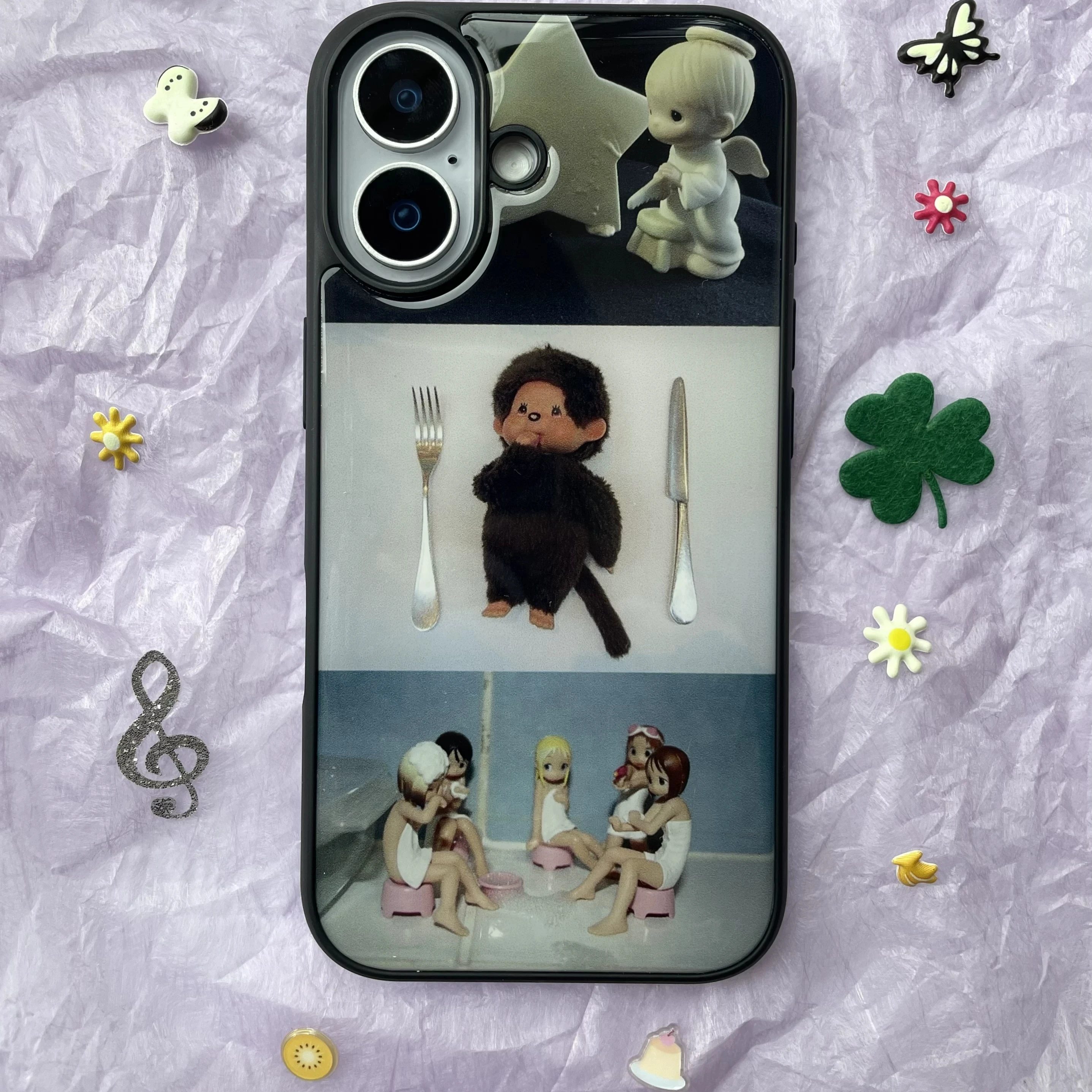 Phone Cases Kawaii - เคสโทรศัพท์ลายคอลลาจ M-Monochichi น่ารักสไตล์คาวาอี้ สำหรับ iPhone 18