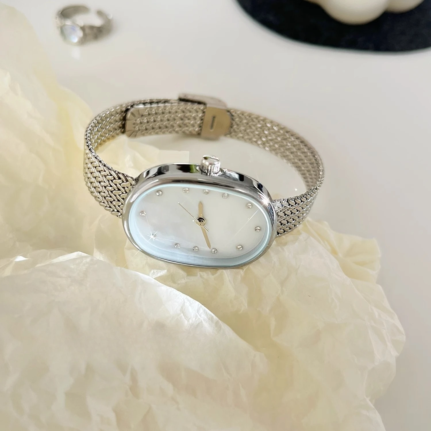 Temperamento della moda di nicchia ovale Fritillary argento freddo alto senso in semplice orologio al quarzo da donna