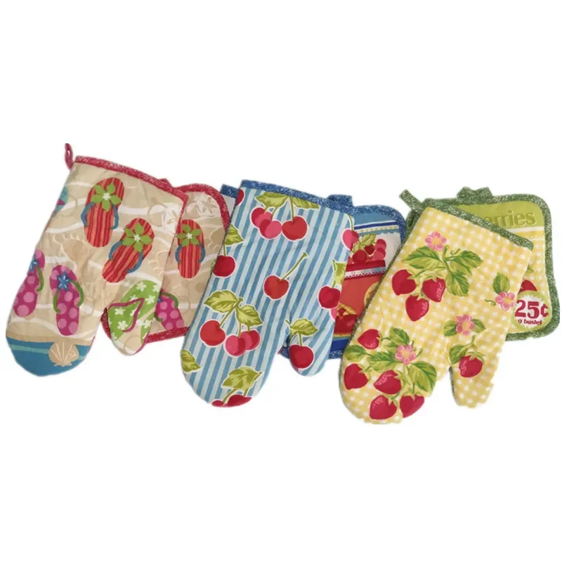 

2Pcs Cotton Cherry Strawberry Printed Insulation Pad Glove + Heat Resistant Kitchen Table Placemat Home Decor