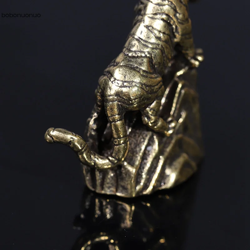 Antique Bronze Tiger Climbing Mountain Statue Zodiac Animal Desktop Ornament Pure Copper Miniature Figurines Tea Pet Home Decors
