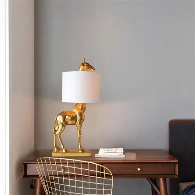 Factory Manufacture Designer Animal Resin Giraffe Table Lamp Gold Lamp Body Resin Animal Home Decor Night Lights E26/E27 Holder