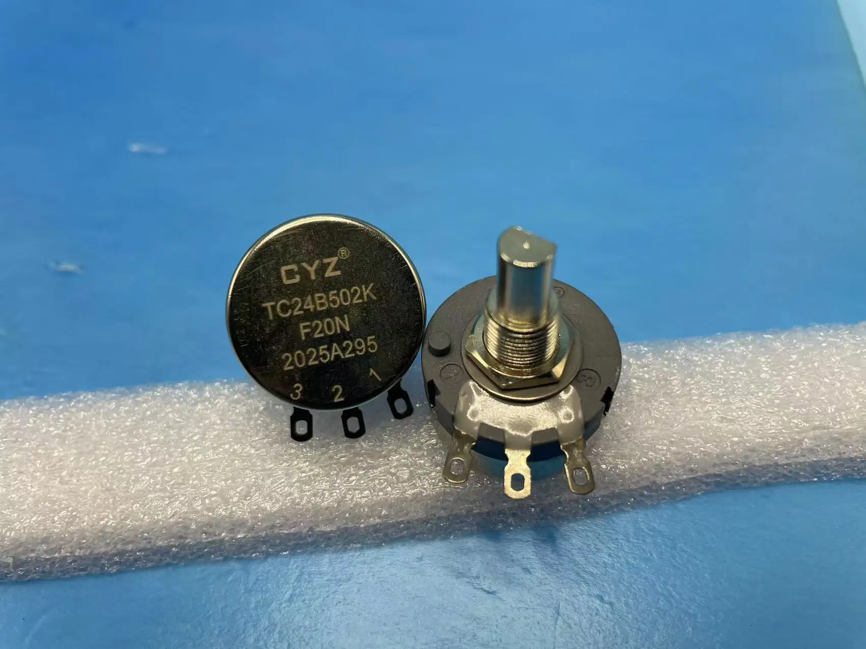 RV24YN20S F502 F103 high quality potentiometer TC24B202 frequency conversion speed regulating resistor CYZ