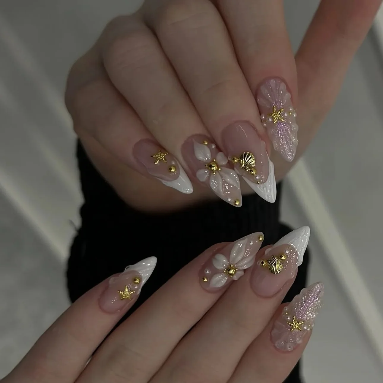 

24PCS Clear Fresh Pink Press on Nails Almond Shape with 3D Floral Shell Gold Star Manicure Elegant Luxury Mermaid Nail Art Daily