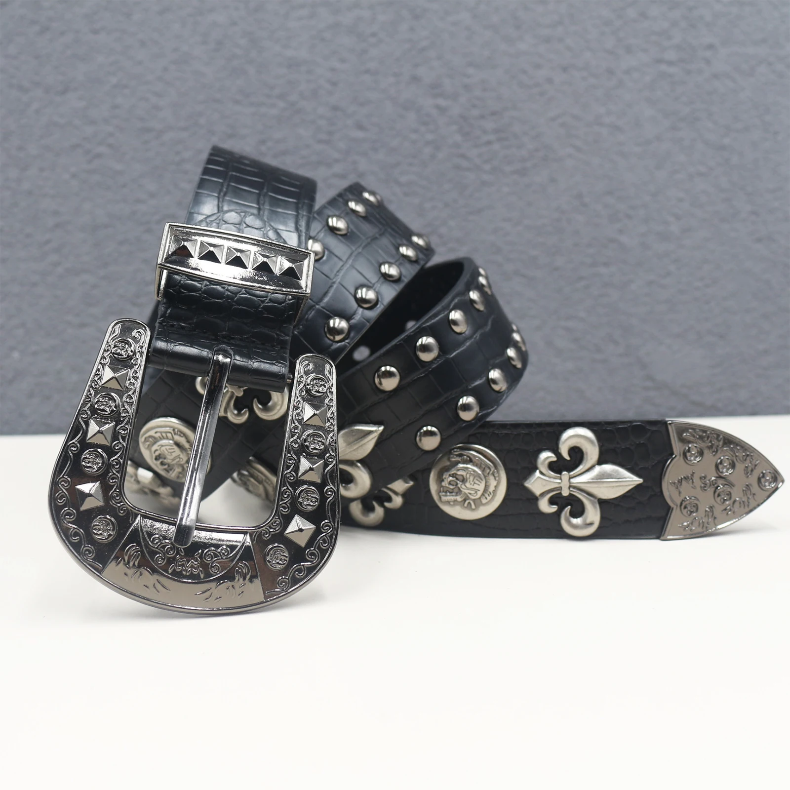 Cross Gothic Rivet Belt Metal Pyramid Belt for Men and Women Punk Hardware Jeans Belts Designer Belt Female Belts