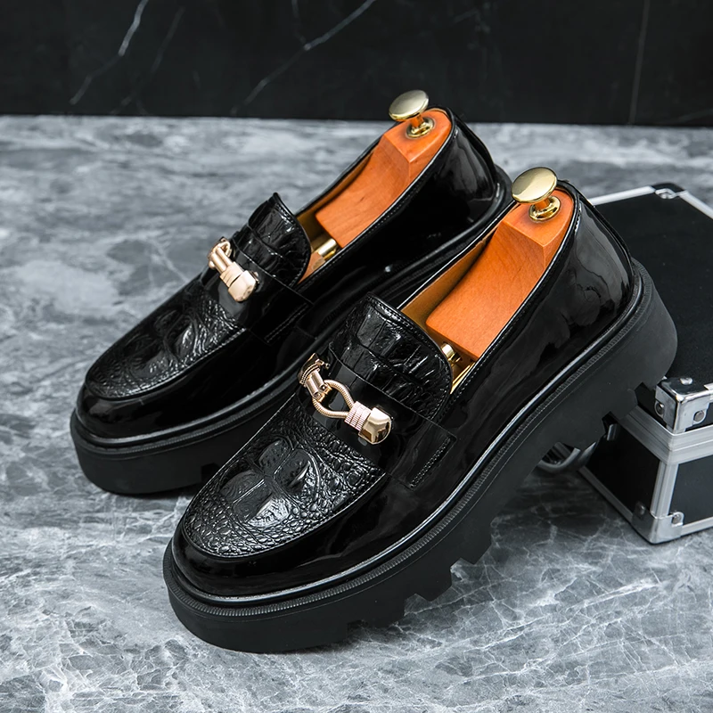 Nieuwe Mannen Krokodillenpatroon Lederen Schoenen Lakleer Schoenen Met Dikke Zolen Loafers Mode Luxe Mannen Slip On Mocassin Schoenen