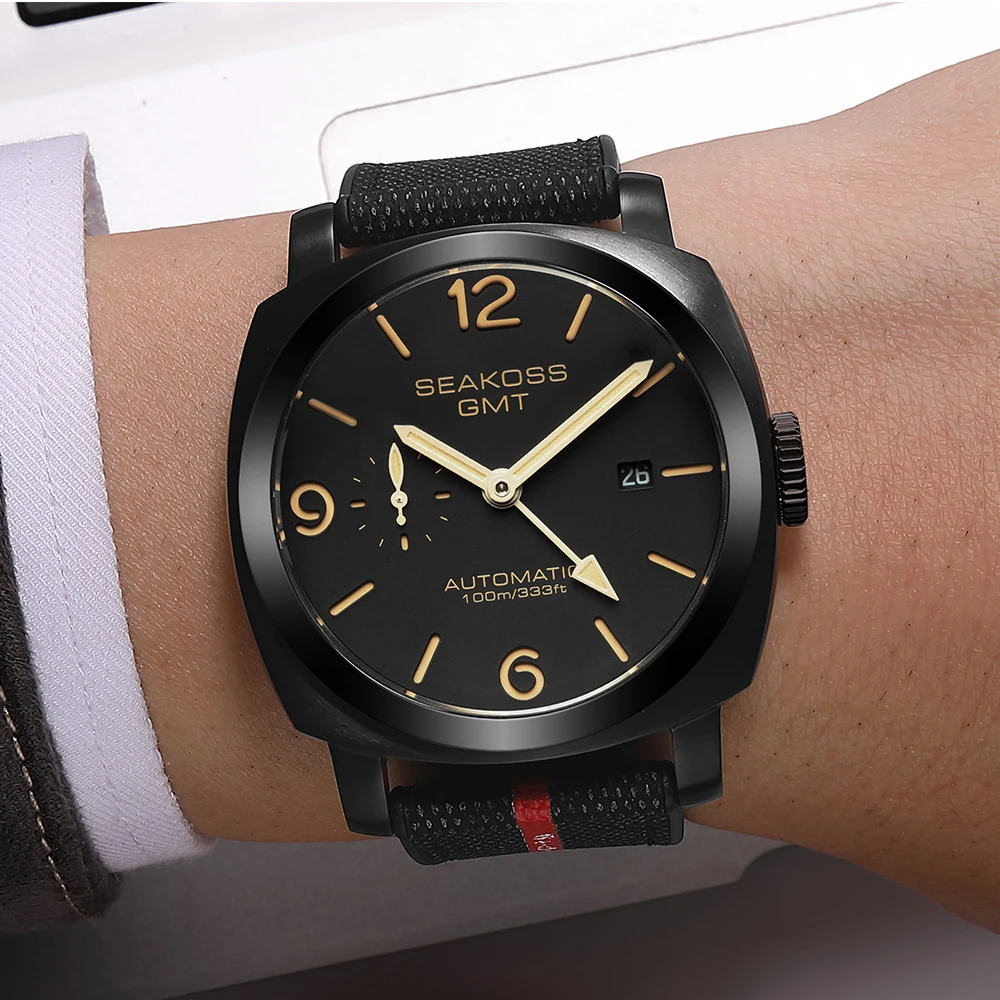 Seakoss 45 مللي متر GMT ساعة ميكانيكية أوتوماتيكية للرجال مضيئة التقويم الياقوت الزجاج النورس ST2557 حركة ساعات المعصم الذكور