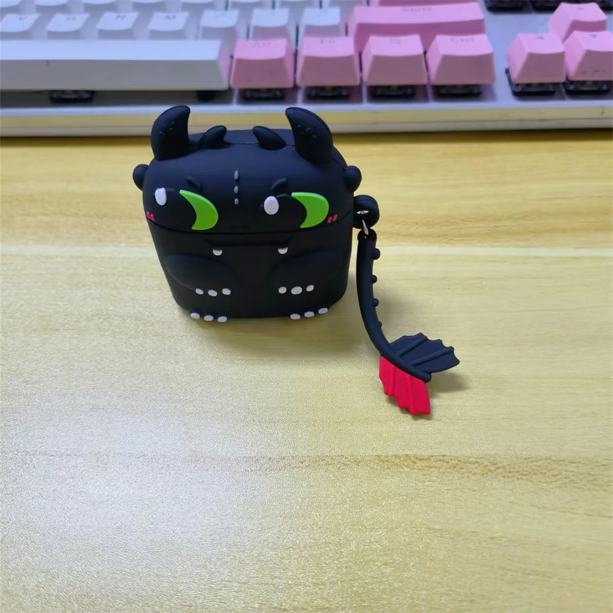 Etui na słuchawki douszne do AirPods 4. generacji dla chłopców, uroczy kreskówkowy Anime czarny smok dinozaur silikonowy pokrowiec na słuchawki do Airpods 4