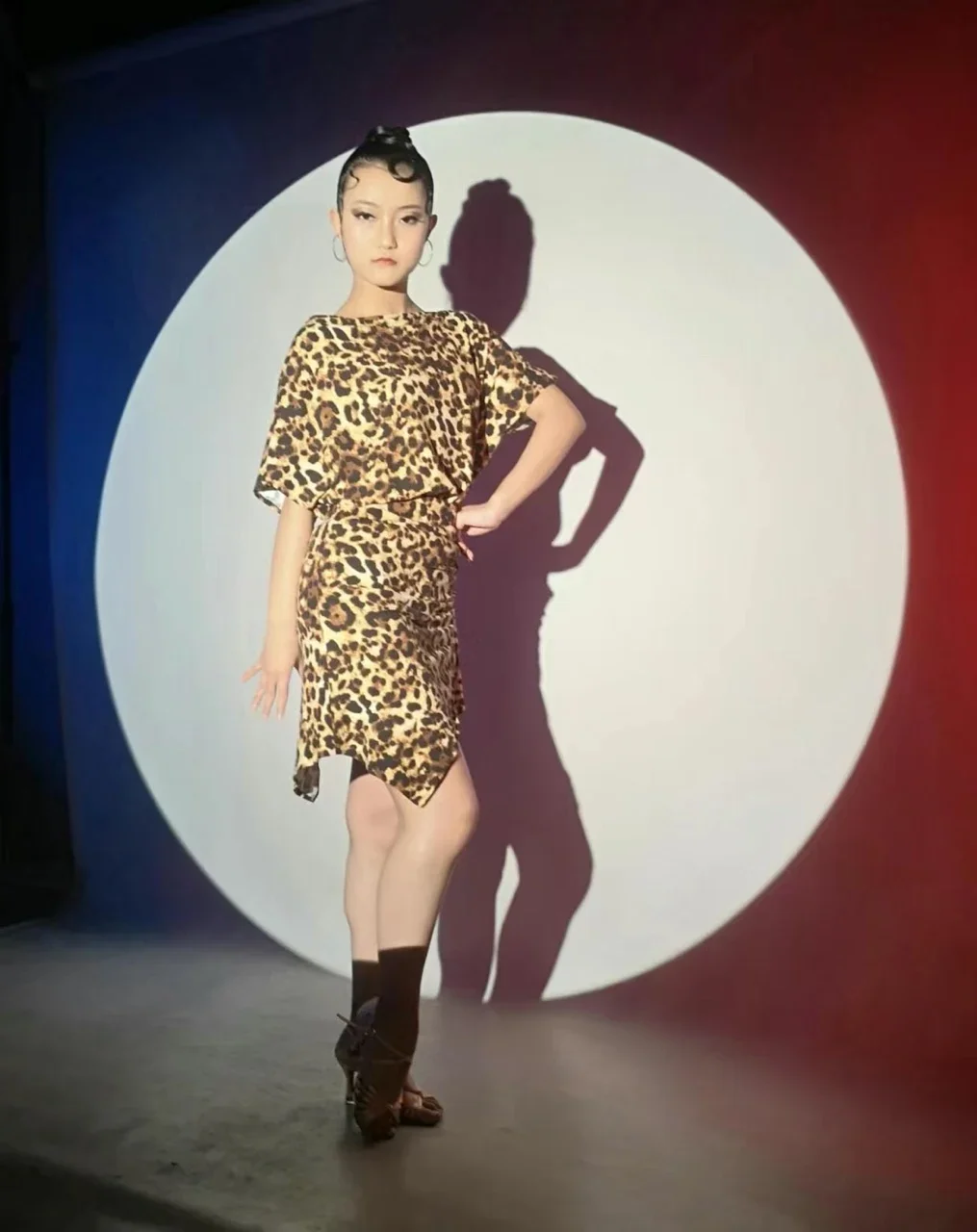 

Леопардовое платье для латинских танцев, платье для танцевальной практики для взрослых, юбка нестандартной формы, платье для тренировок по танцам чача/румбе/самбе