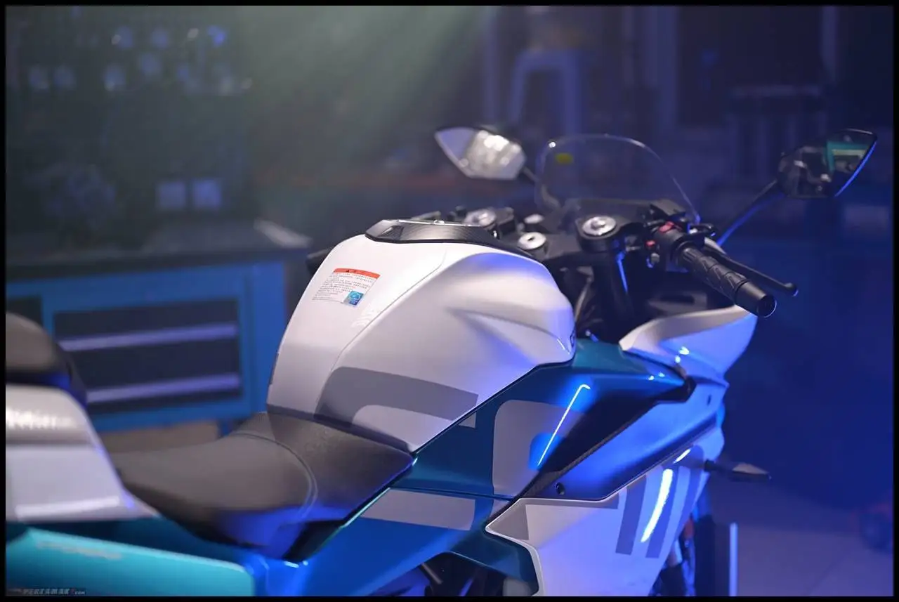 

Motorcycle Fuel Tank Pad Side Grips for CFMOTO CF MOTO 250SR 250 SR Gas Oil Knee Protector Stickers Decals