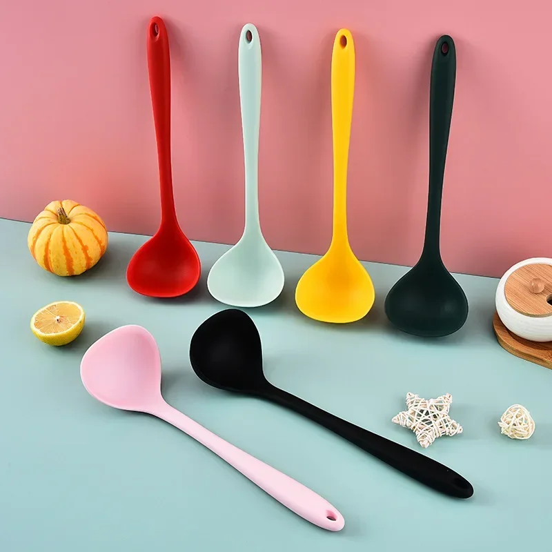 

Silicone Ladle Soup Spoon Non-stick Curved Handle Unbreakable Big Round Scoop for Dinner Creative Kitchen Dining Tool Tableware