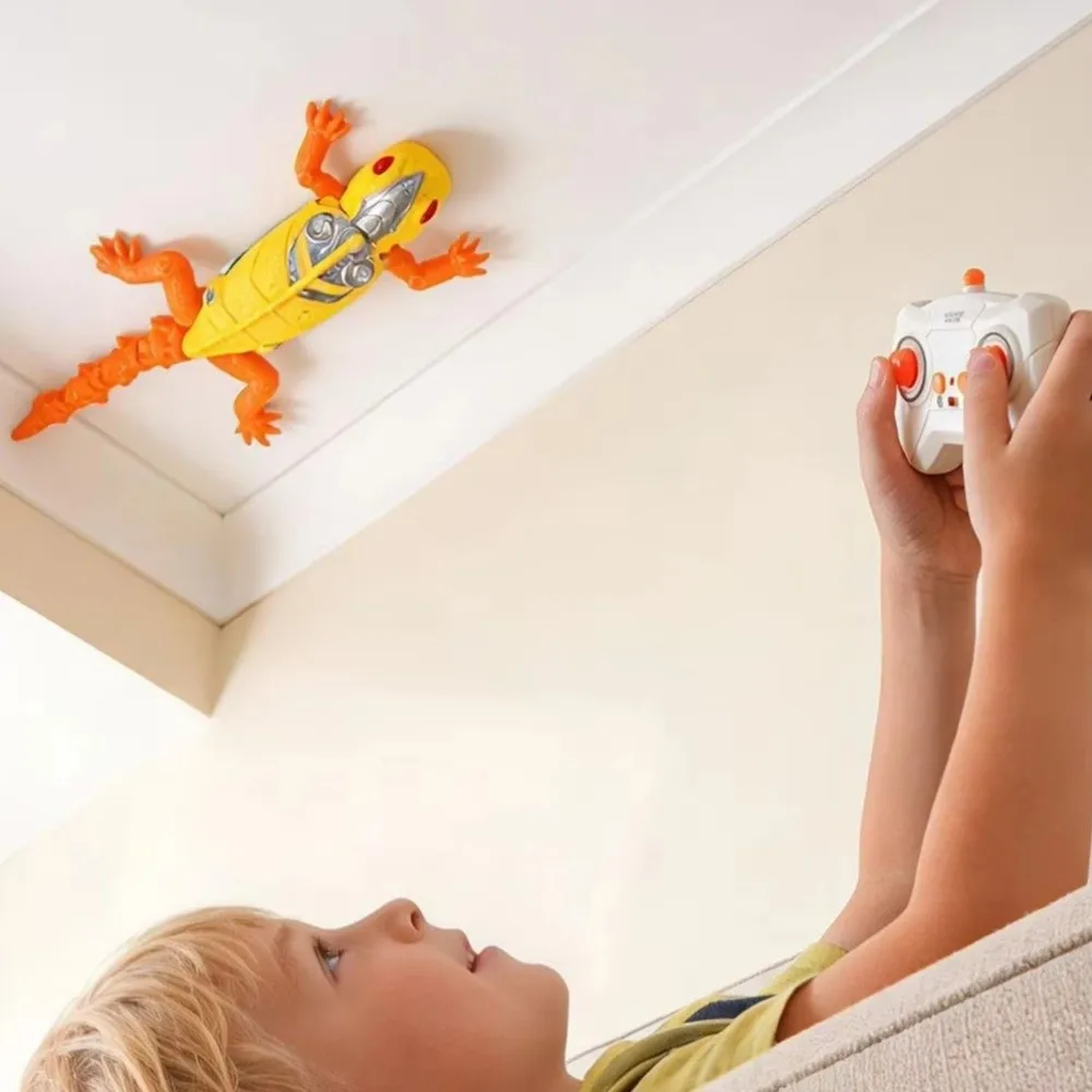 Remote Control Wall Climbing Lizard 360 Rotation Realistic Remote Control Gecko Car Interior Decor Electric Simulation