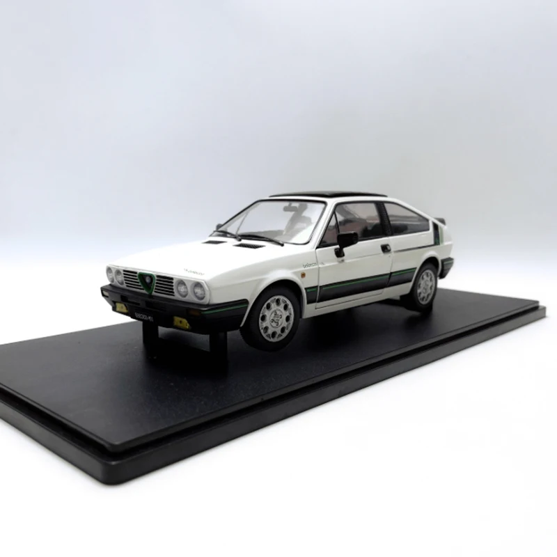 

MITICA Diecast 1:18 Scale Alfa Romeo 69030X-mi Sprin Alloy Car Model Finished Simulation Collection Decoration Gift Toy Display