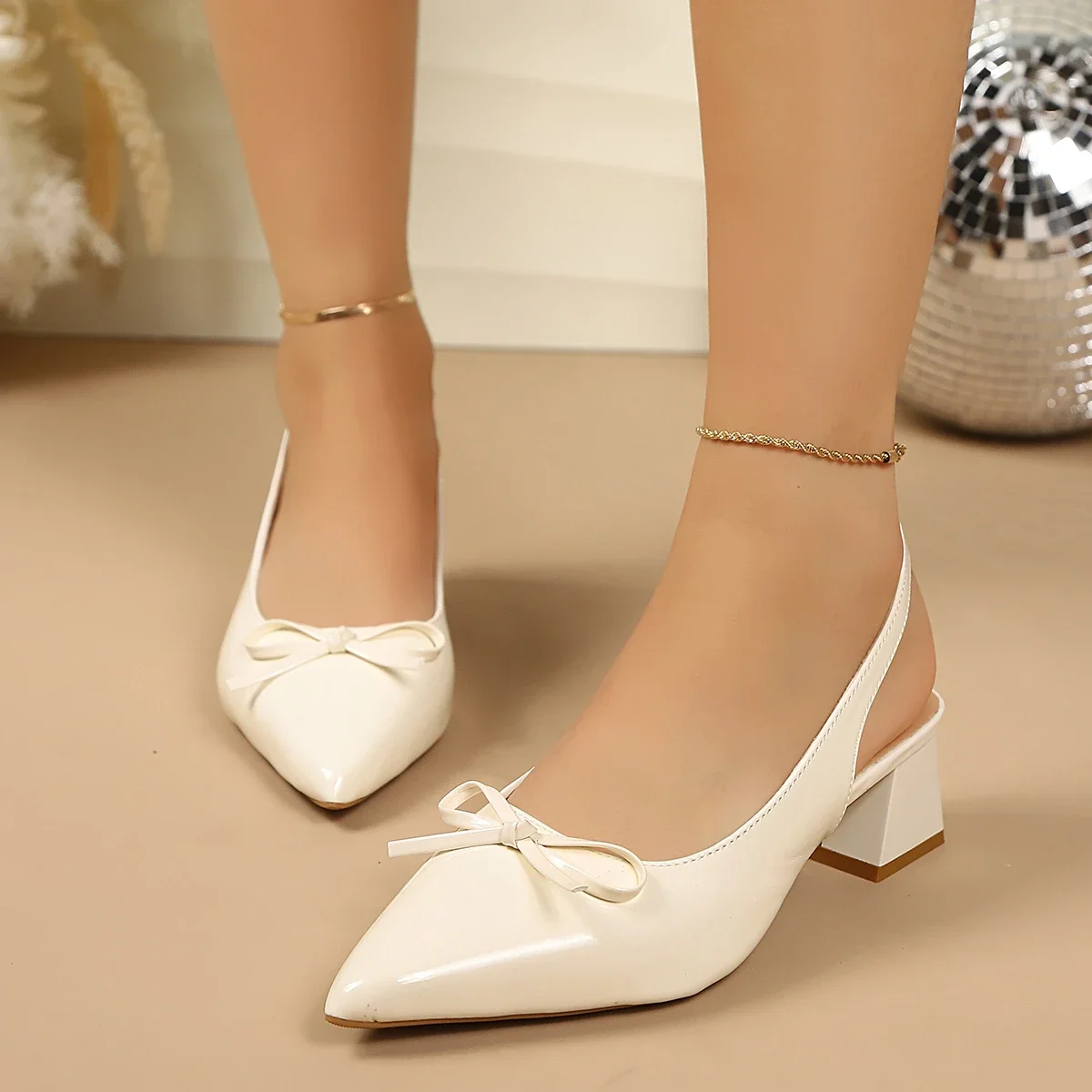 Damen-Pumps mit spitzer Zehenpartie, niedrigem Absatz, Slingback-Schuhdesign, glänzender Oberfläche, Schleifendetail, klassisches Design, elegantes Schuhwerk für den professionellen Einsatz – Detail 5