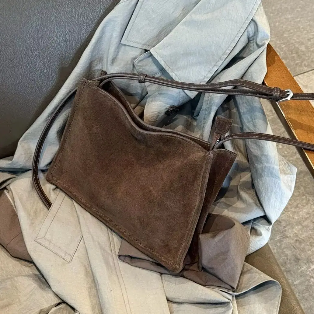 

Женские сумки через плечо из натуральной замши, кофейные сумки через плечо, роскошные дизайнерские брендовые женские маленькие коричневые сумки для женщин, черная новинка