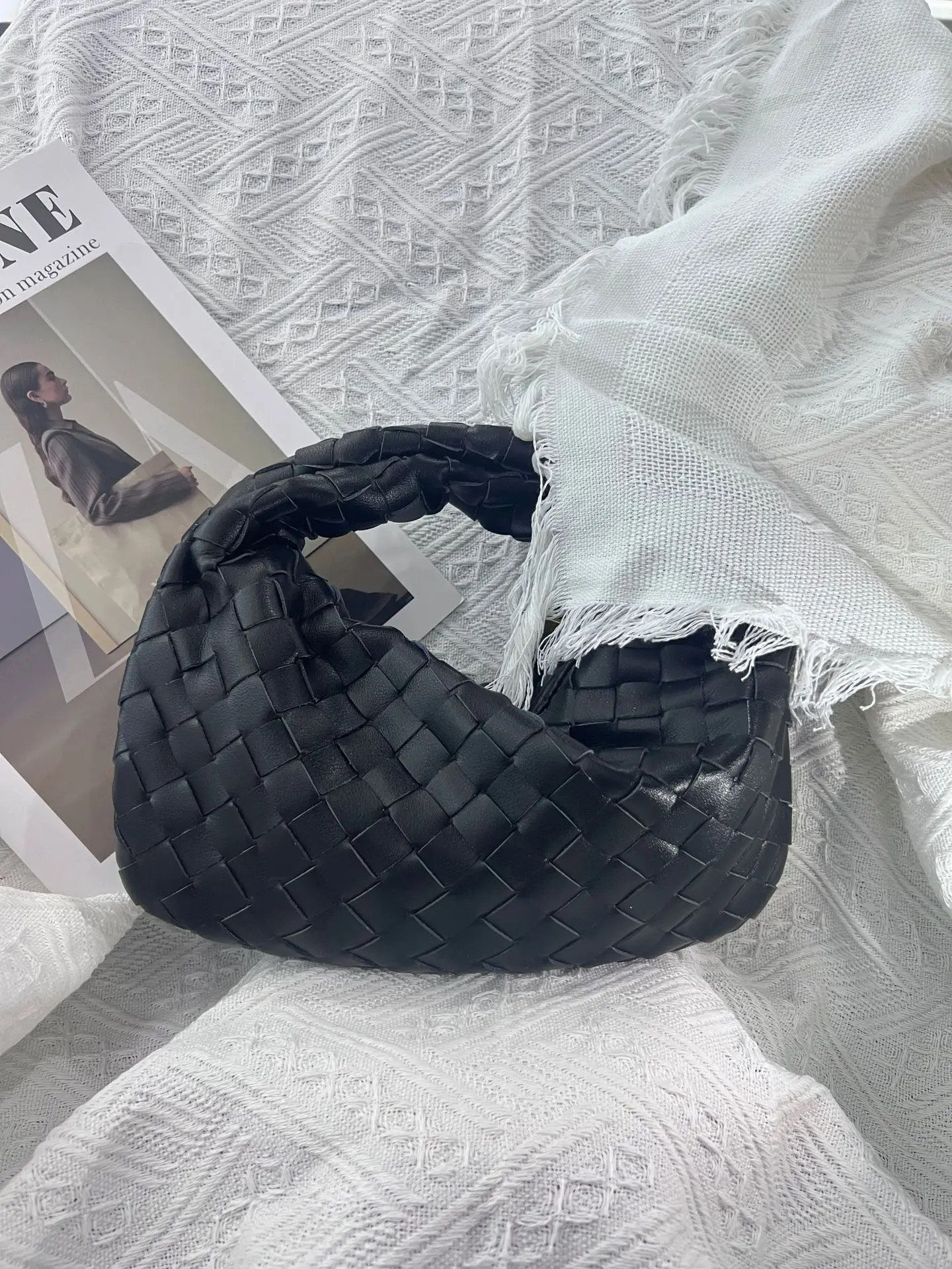 

2026 New Fashion Hot Sale Leather Handwoven Bag Cloud Soft Leather Folded Dumpling Bag Versatile Handheld Women's Bag