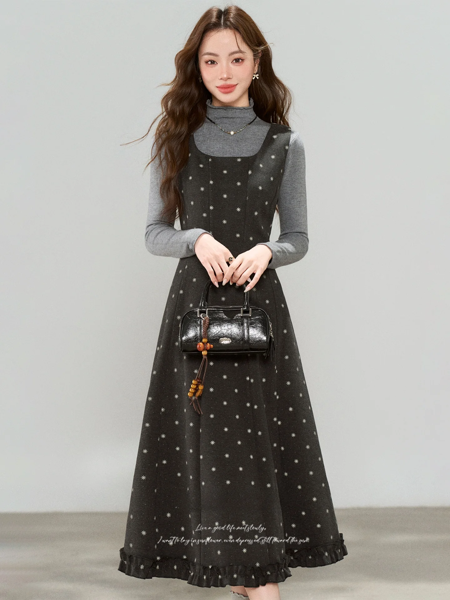 

Ретро-костюм в горошек: женский осенне-зимний комплект с облегающей юбкой макси с высокой талией и вязаным топом во французском стиле