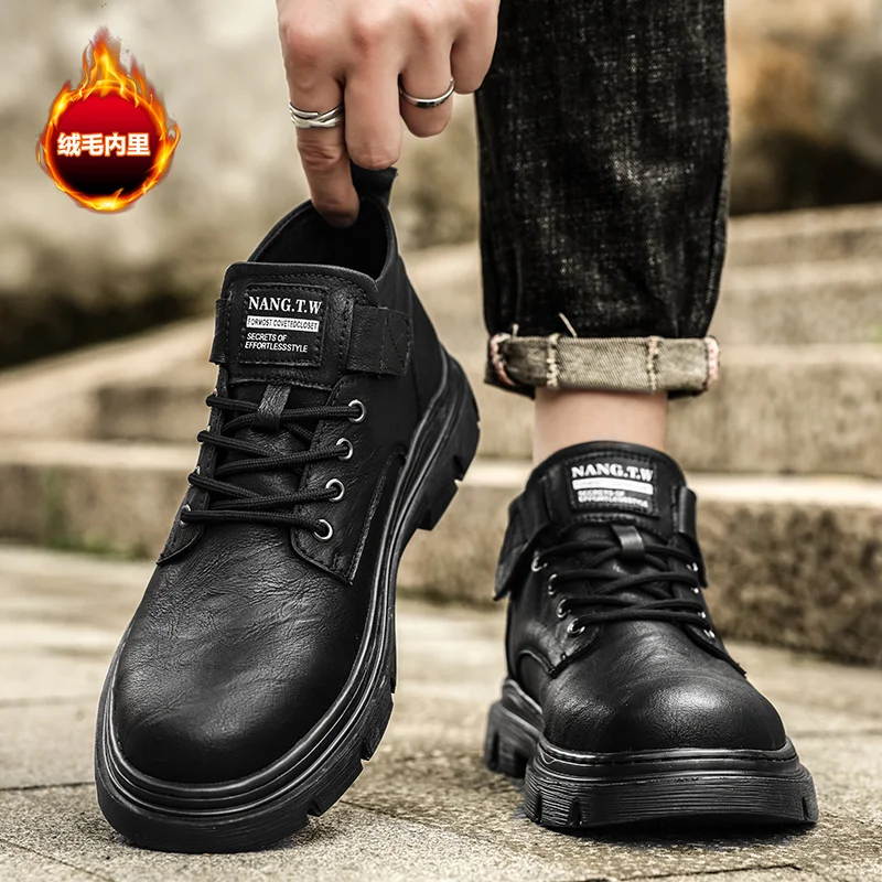 أحذية جلدية صفراء كبيرة للزوجين: أحذية رجالية جديدة لخريف وشتاء 2025، أحذية قصيرة على الطراز البريطاني، نعل سميك عالي الجودة