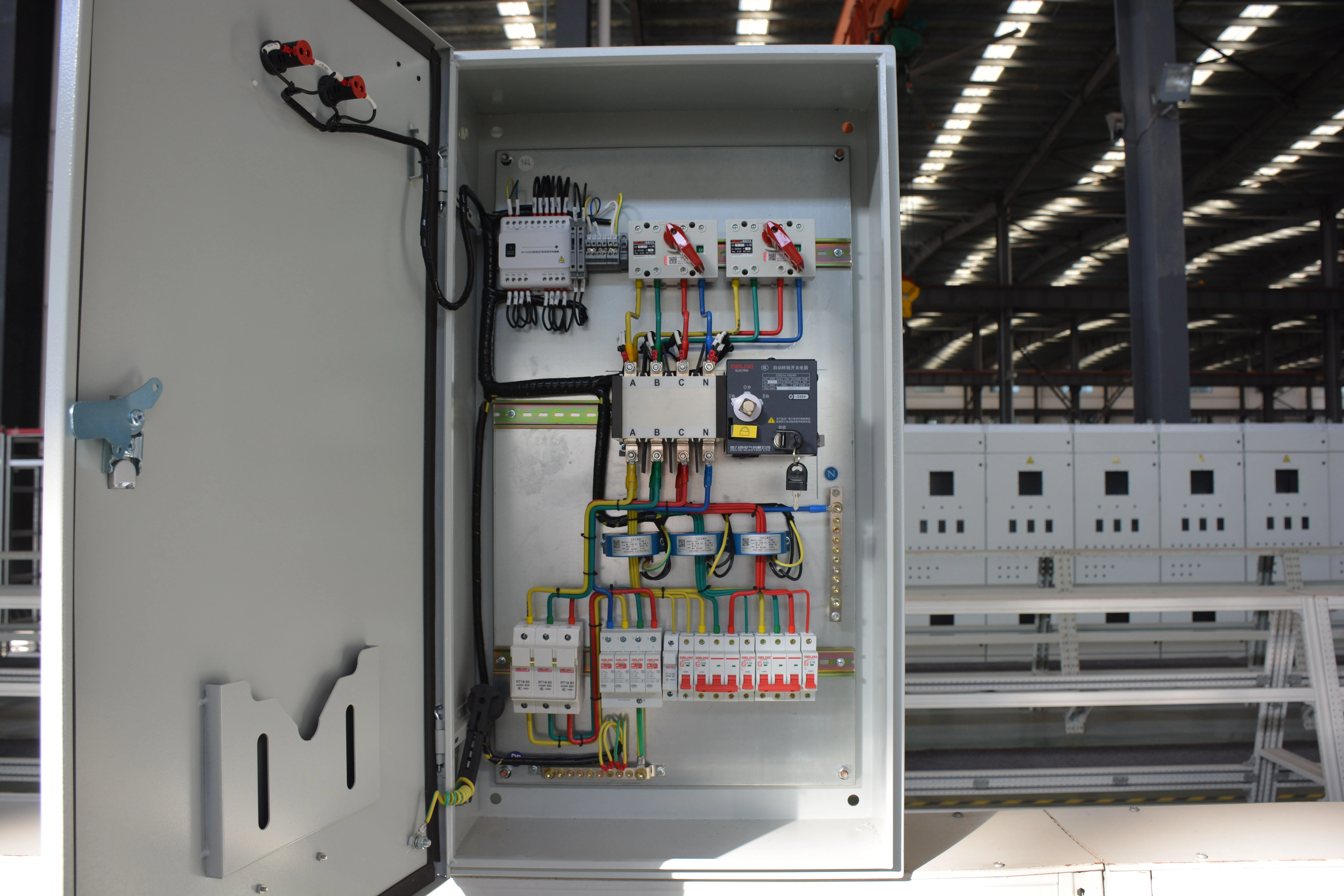 IP55  Switchgear Outdoor Distribution Box Control Cabinet with 24 Sockets 400V/690V Power Distribution Model XL