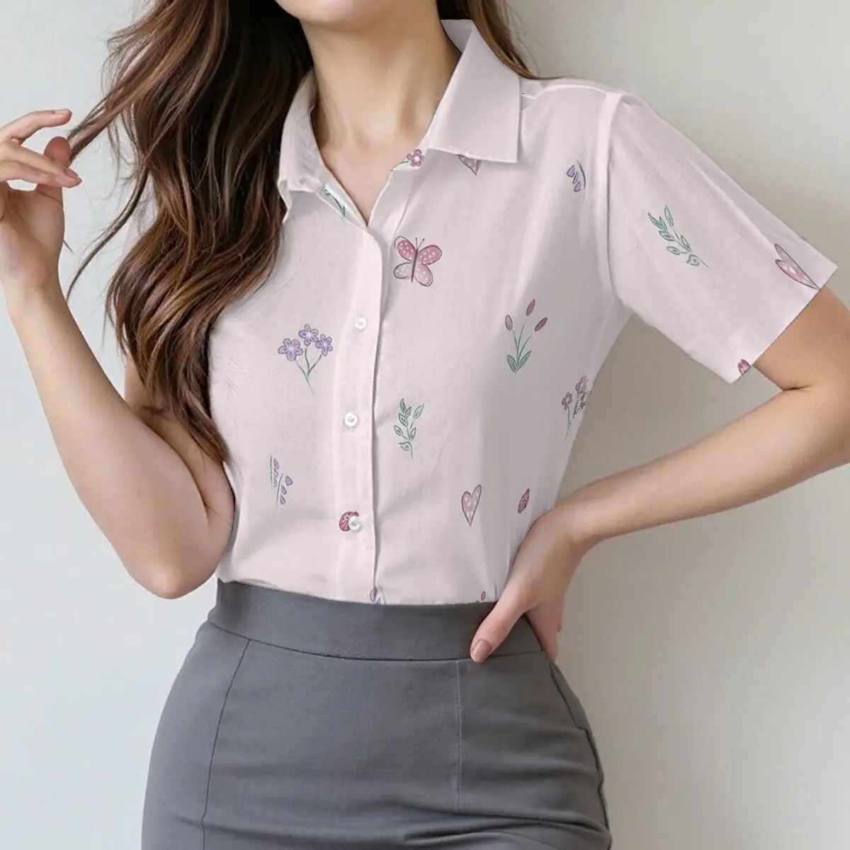 

Простая и стильная женская рубашка с короткими рукавами и принтом бабочек, летняя модная повседневная универсальная рубашка с отложным воротником.