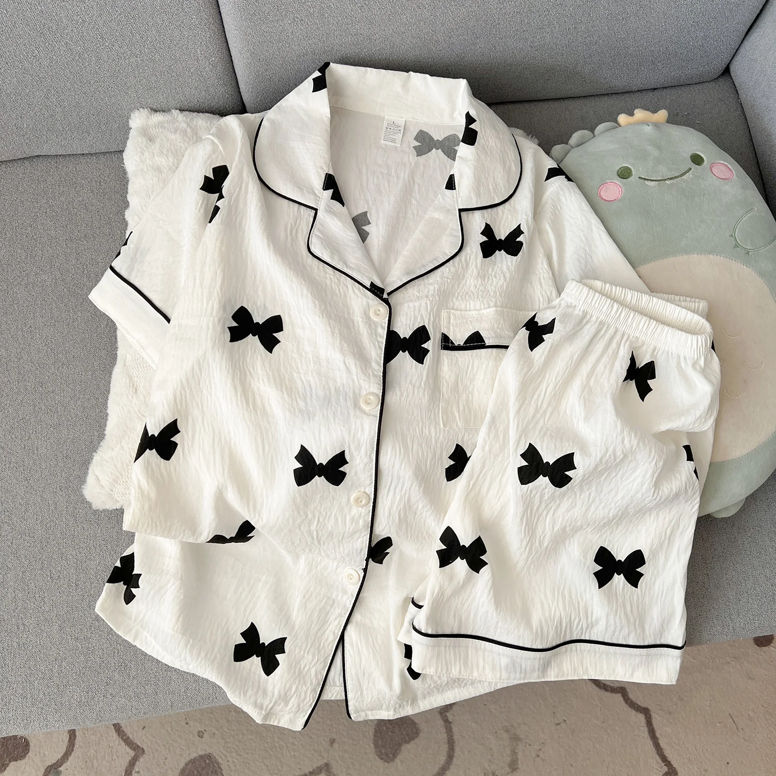 Women's Summer Thin Pajamas with Bow Pattern, Short-Sleeved Shorts, Sweet and Cute, Can Be Worn Outside in Summer, Two-Piece Home Wear Set