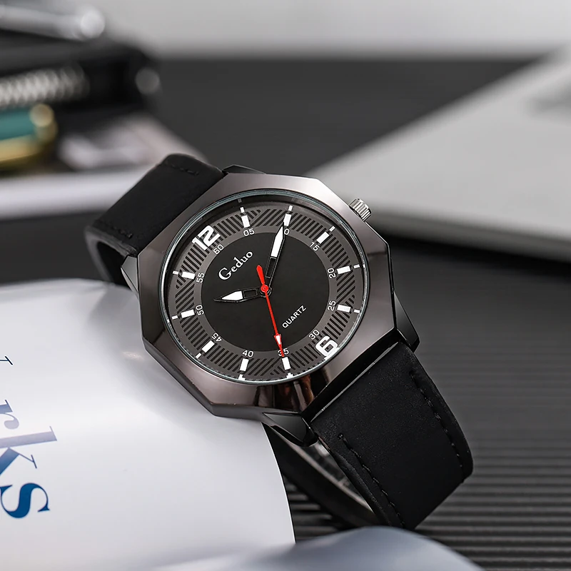 Men's Casual Leather Strap Quartz Wristwatch