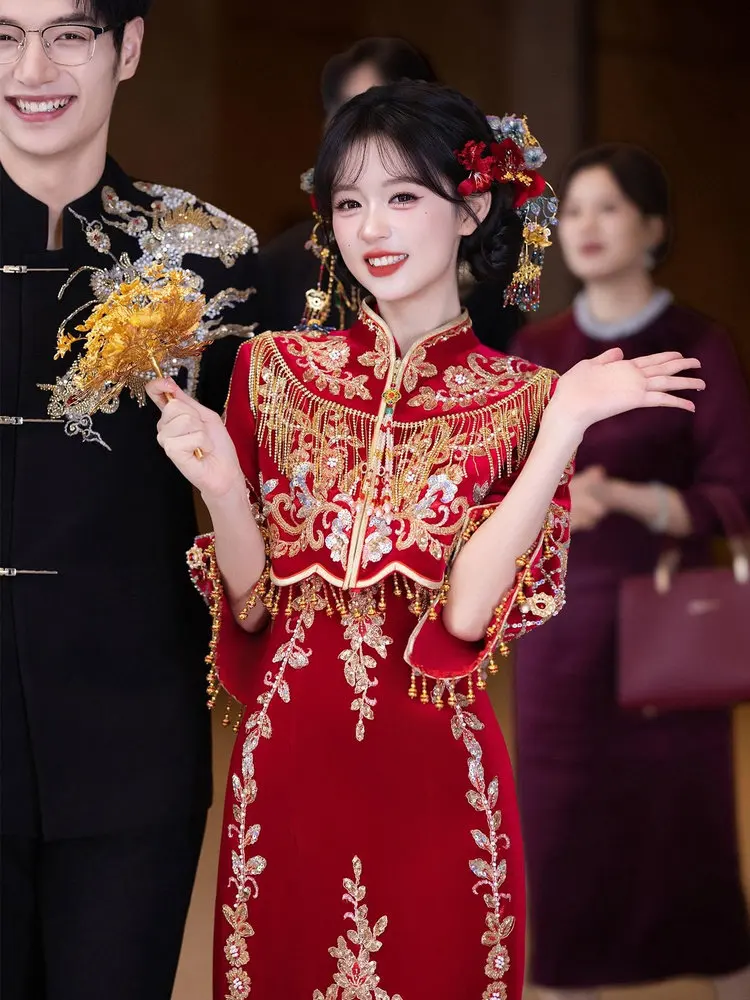 

Elegant Chinese Style Wedding Dress Engagement Heavy Work Xiu Hai Suit Marriage Set Suitable for 18-25 Years Old Women