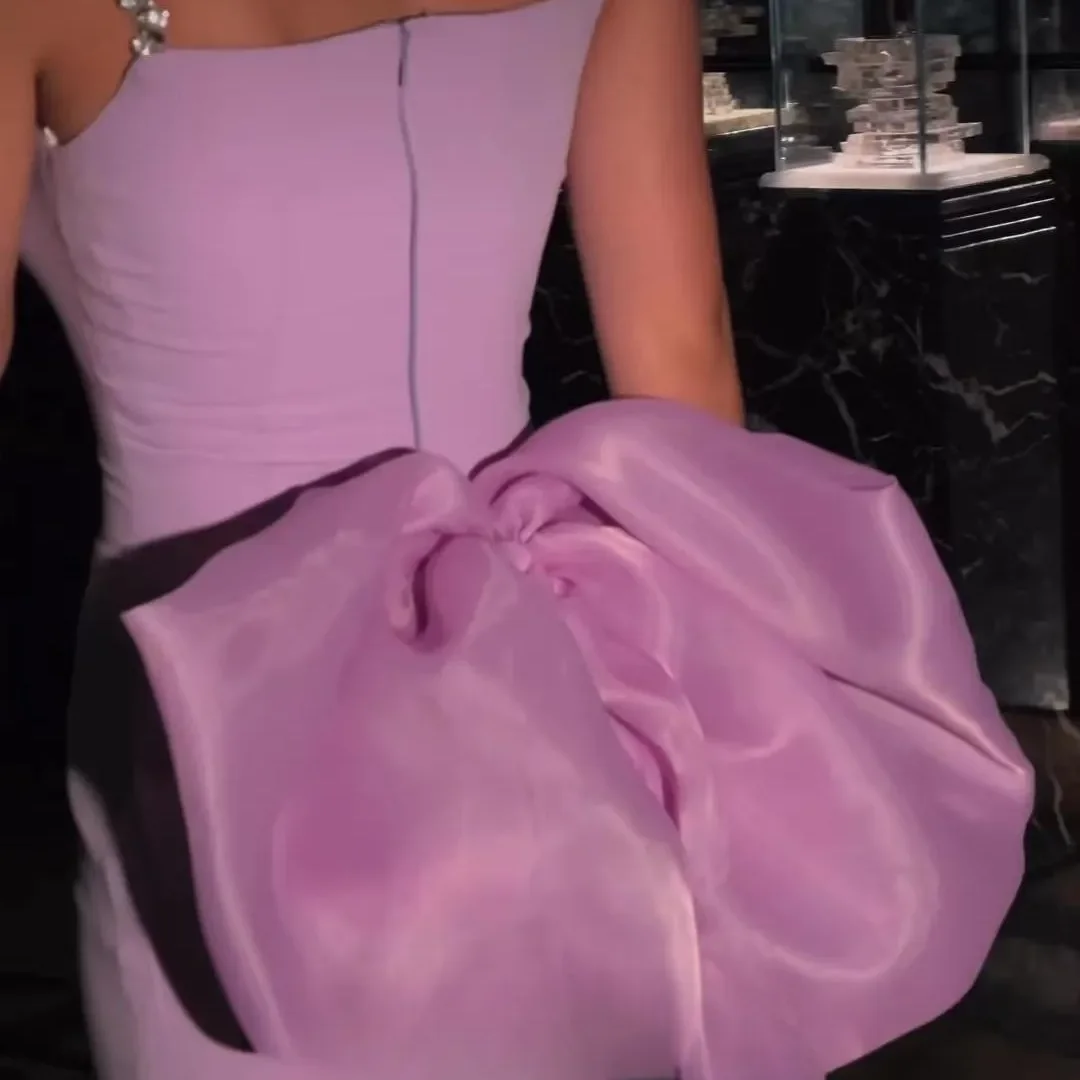 الأورجانزا القوس الطية المشاهير ثوب حبة الترتر الساتان الاجتياح قطار أرجواني السباغيتي حزام فساتين السهرة حسب الطلب