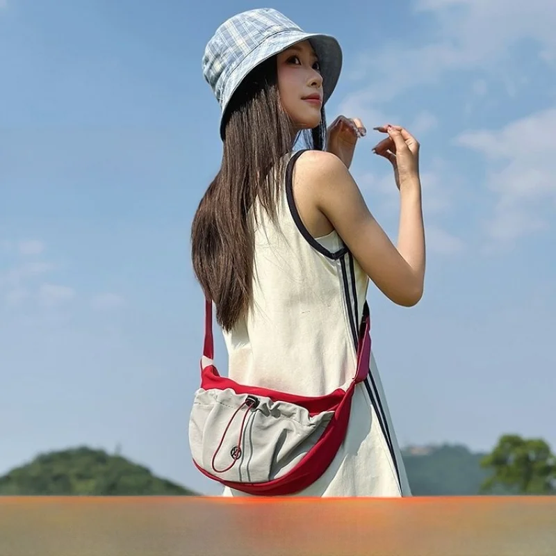 Casual Lightweight Waterproof Dumpling Bag Crossbody Bag Outdoor Travel Unisex Single Shoulder Bag for Outdoor Sports Students