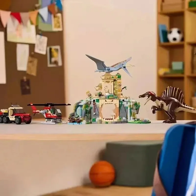 Blocchi di costruzione 984 pezzi Serie creativa Spinosaurus e Pterosaur Flying Boy Block Toy Decorazione regalo di compleanno per bambini 76976