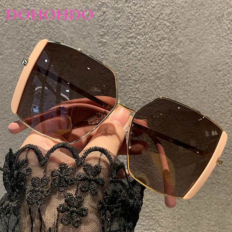 

DOHOHDO Unisex Fashion Oversized Square Sunglasses Retro Big Frame Flat Top Sunglasses Luxury Shades UV400 Protection Eyeglasses