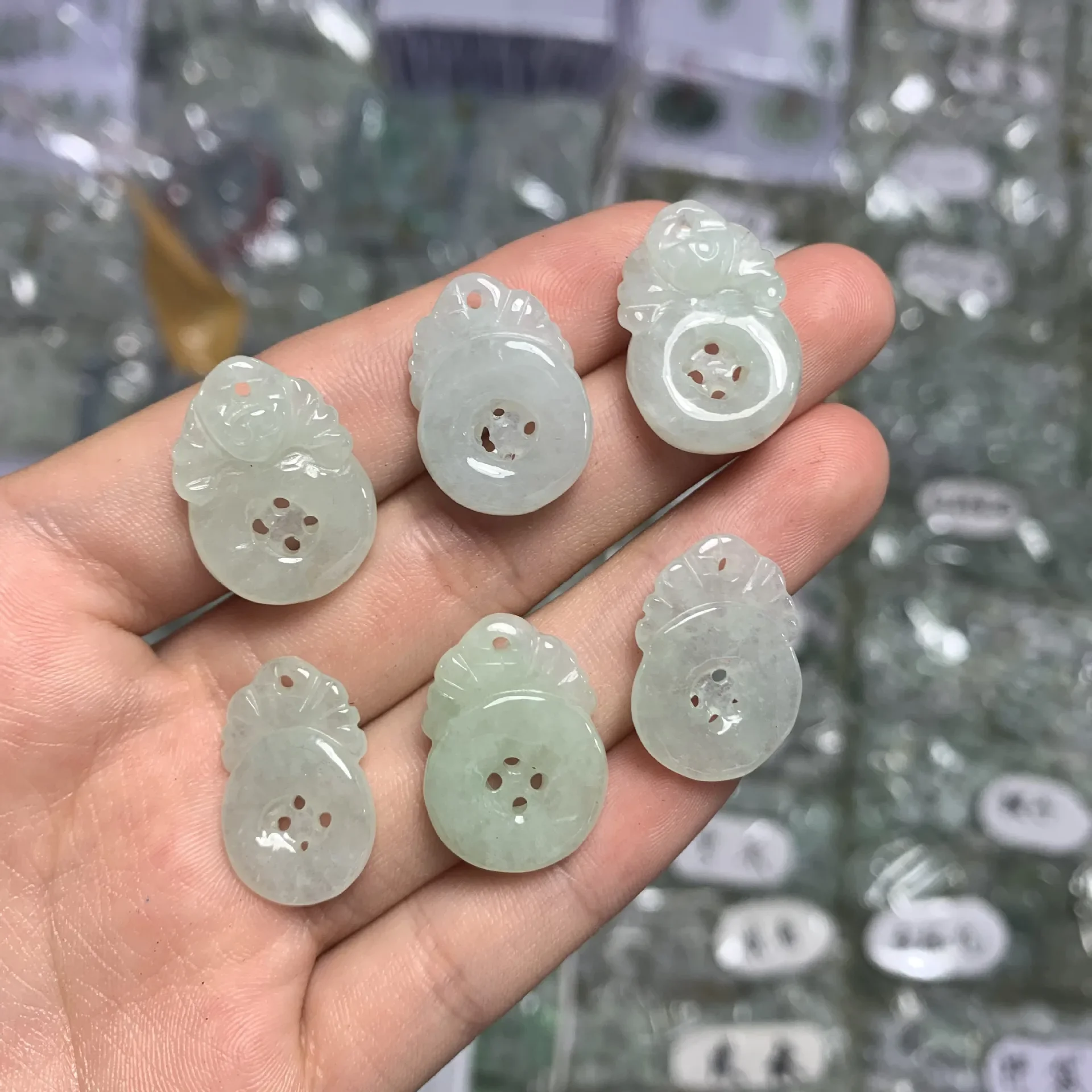 

1pcs 22 * 15 * 5mm Jadeite Pixiu Small Pendant Ice Jadeite Double Pixiu Safety Buckle Small Spare Parts