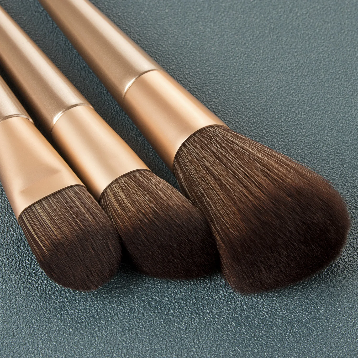 4-teiliges Make-up-Pinsel-Set – Puder-Rouge Contour Foundation Essential Brushes Kit, professionelle Premium-Kosmetikwerkzeuge