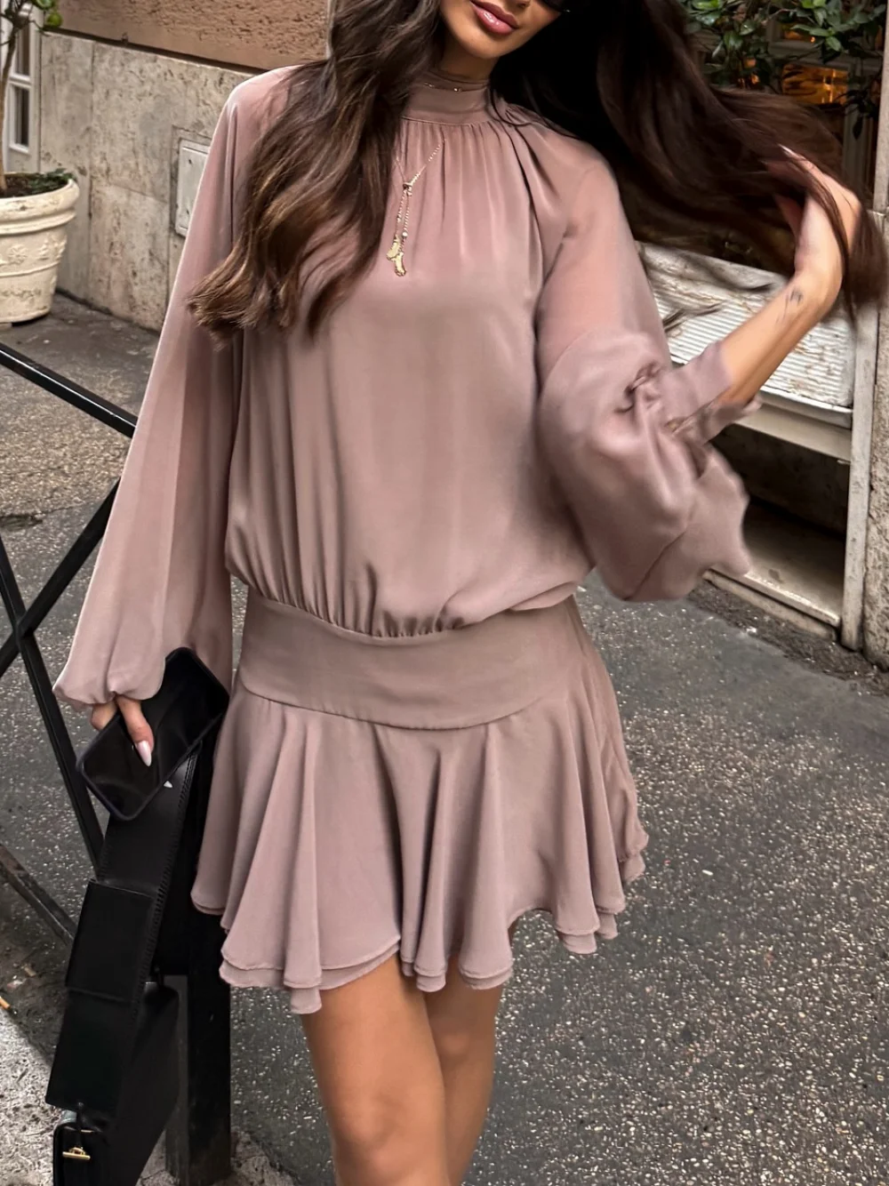 Elegancka damska sukienka mini z długim rękawem, z wysokim dekoltem, plisowana, codzienna, w jednolitym kolorze, letnia moda damska, sukienka długa z ozdobną kokardą.