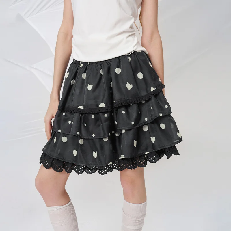 ELFSACK Black White Polka Dot Tiered Skirt, Ruffle Lace Trim Mini Skirt, Cute Retro High Waist Bottom for Women