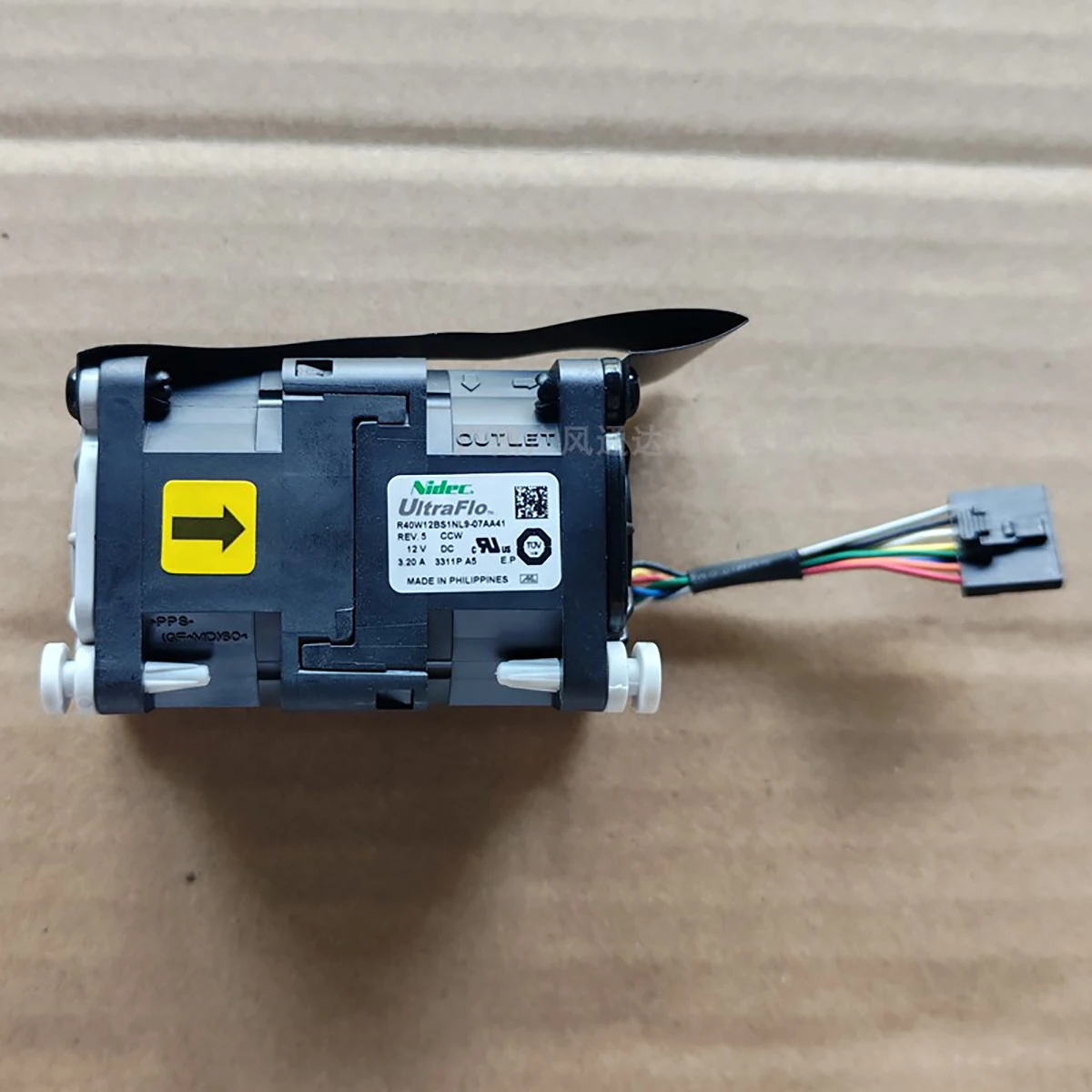 NIDEC R40W12BS1NL9 12 В 3,2 А 4056 серверный вентилятор с двумя двигателями и большим объемом воздуха NIDEC R40W12BS1NL9 12 В 3,2 А 4056 серверный вентилятор с двумя двигателями и большим объемом воздуха