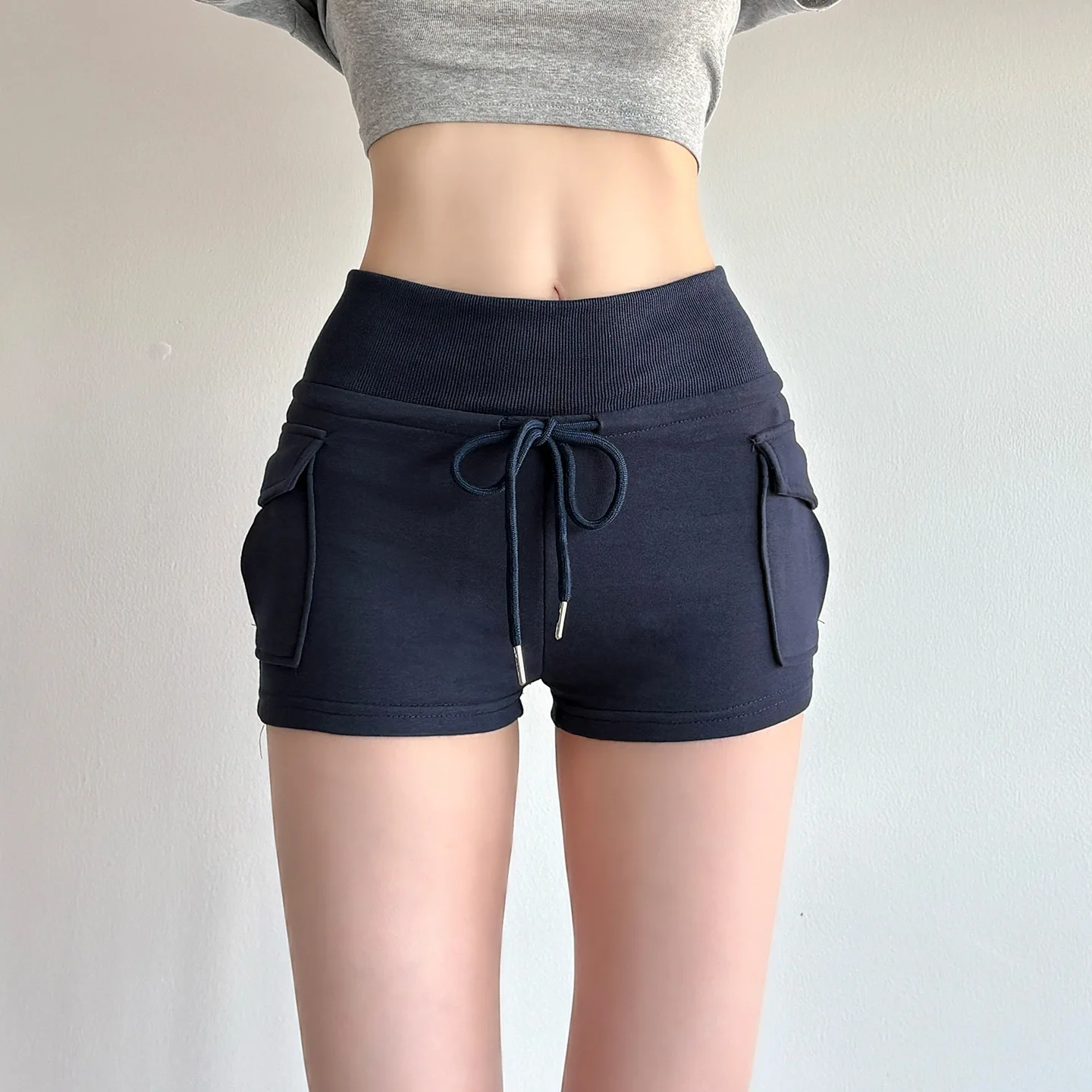 Celana Pendek Sporty Wanita Musim Gugur Musim Dingin Kasual Warna Solid dengan Saku dan Pinggang Elastis