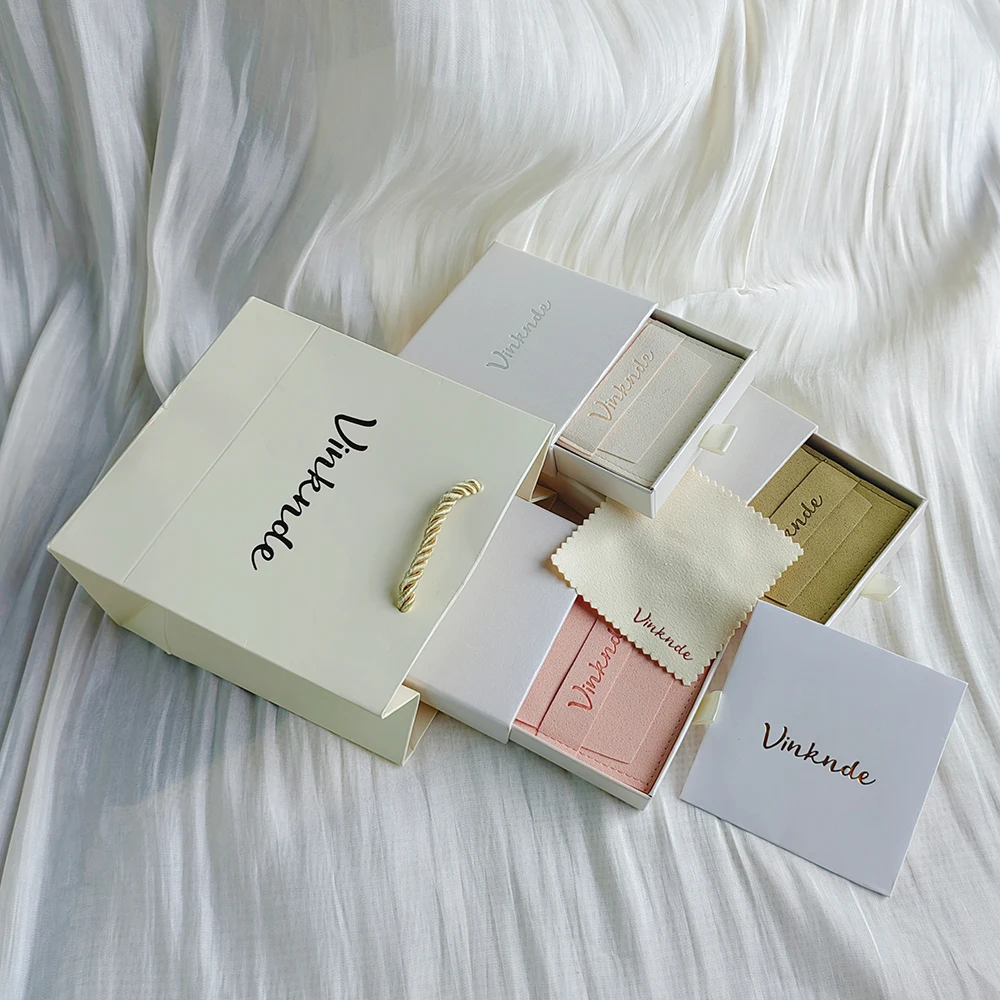 مجموعة صناديق مجوهرات شخصية باللون البيج حافظة منقوشة مخصصة لتلميع القماش حقائب هدايا لحفلات الزفاف والذكرى السنوية هدية عيد الحب