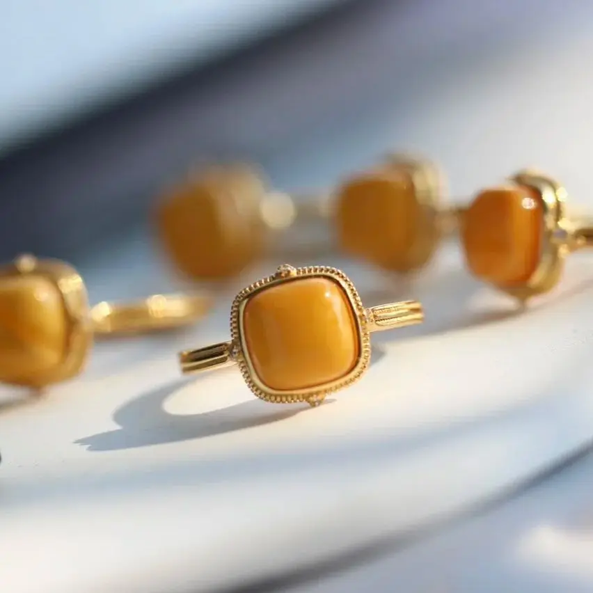 

Luxurious sterling silver and gold plated ring. Natural stone accessories for women. Hypoallergenic, non-fading. Retro style.